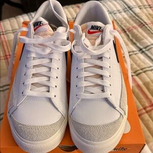 Nike Men's White and Light Gray Sneakers